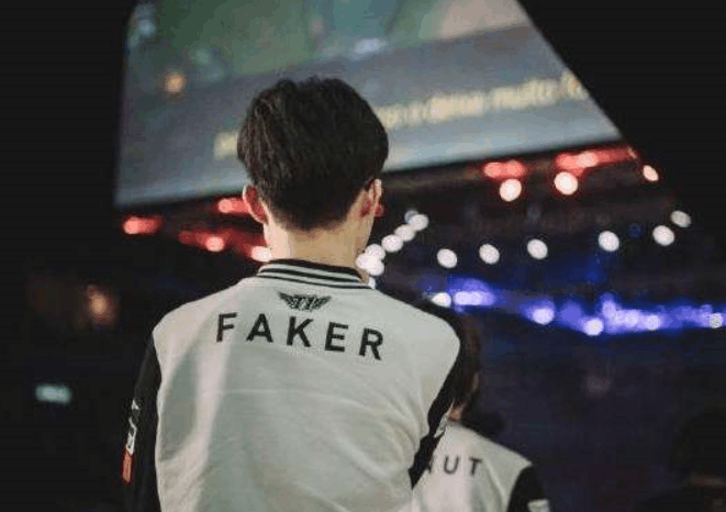 解说胜者采访宸宇：ID是中式英语play pig eat tiger扮猪吃老虎